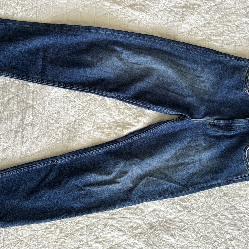 High Rise Blue Jeans with Classic Silhouette